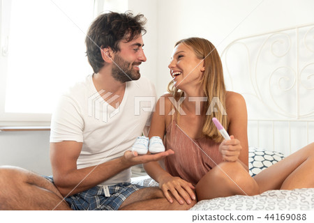 Young parents expect a baby 44169088