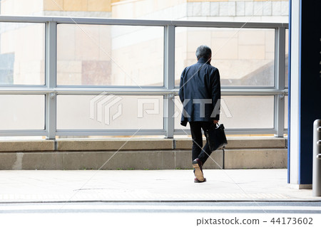 路人和人行橫道 路人和人行橫道 44173602