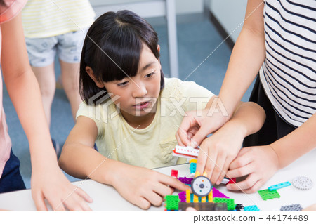 Robot programming classroom image Robot programming classroom image 44174489