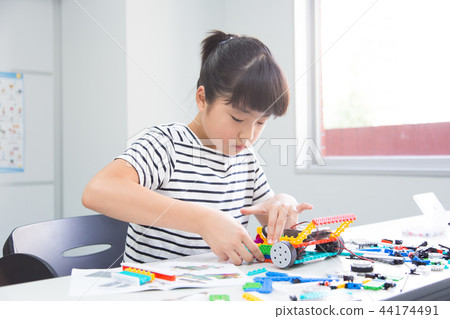 Robot programming classroom image Robot programming classroom image 44174491
