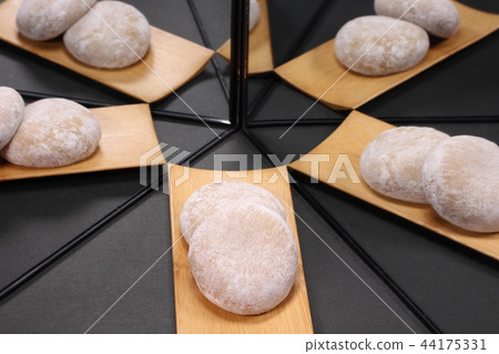 Tochi mochi in the mirror 44175331