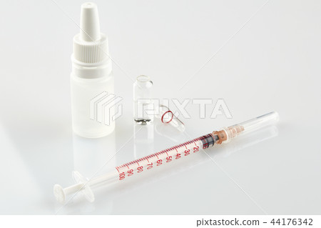 Ampoule with medicine and syringe 44176342