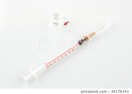 Ampoule with medicine and syringe 44176343