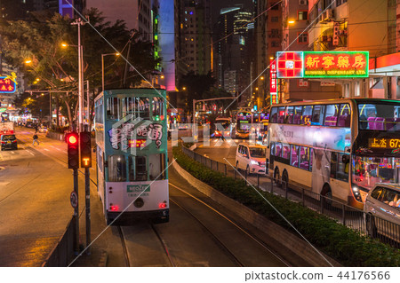 <香港>香港島的夜景 - 從香港電車拍攝的汽車 44176566