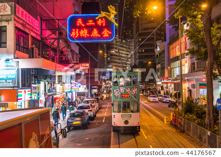 <香港>香港島的夜景 - 從香港電車拍攝的汽車 44176567