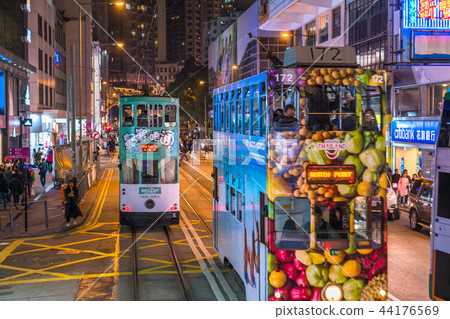 <香港>香港島的夜景 - 從香港電車拍攝的汽車 44176569