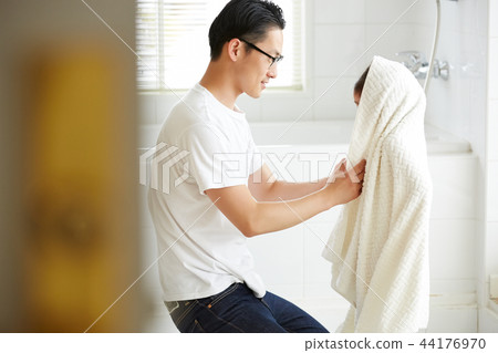 父親和女兒的生活方式 父親和女兒的生活方式 44176970