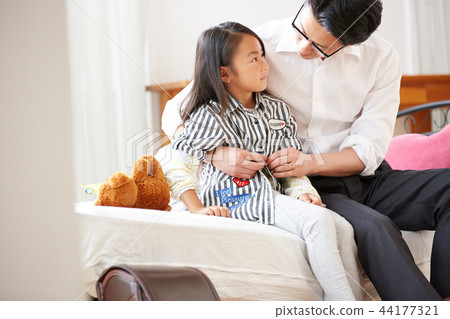 父親和女兒的生活方式 父親和女兒的生活方式 44177321