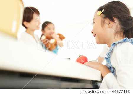 Family lifestyle 44177418