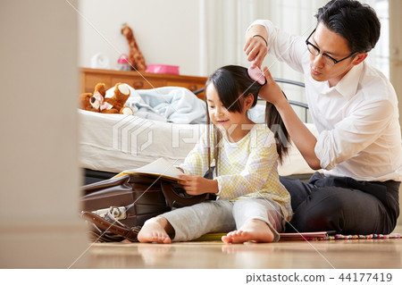 父親和女兒的生活方式 父親和女兒的生活方式 44177419