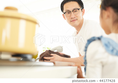 Father and daughter lifestyle Father and daughter lifestyle 44177428