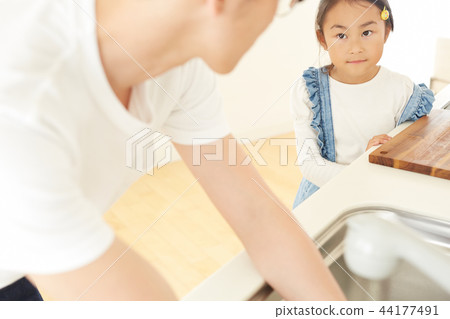 Father and daughter lifestyle Father and daughter lifestyle 44177491
