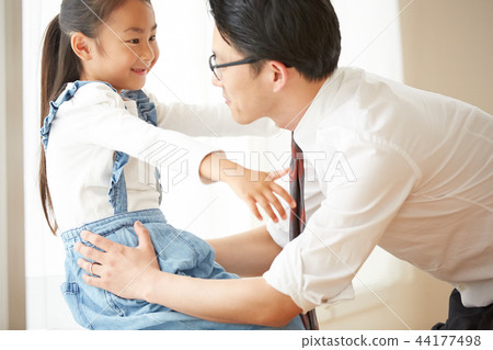 父親和女兒的生活方式 44177498