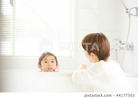 母親和女兒的生活方式 母親和女兒的生活方式 44177503