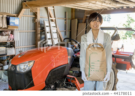 Country life Country life 44178011