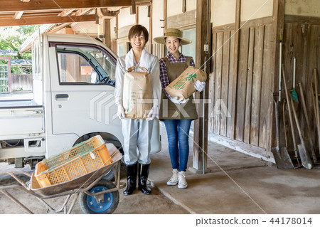 Country life Country life 44178014