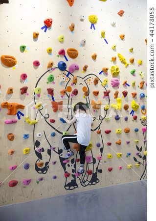 Children Climbing Children Climbing 44178058