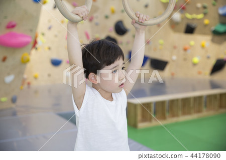 Children Climbing 44178090