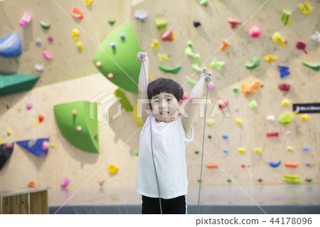Children Climbing Children Climbing 44178096