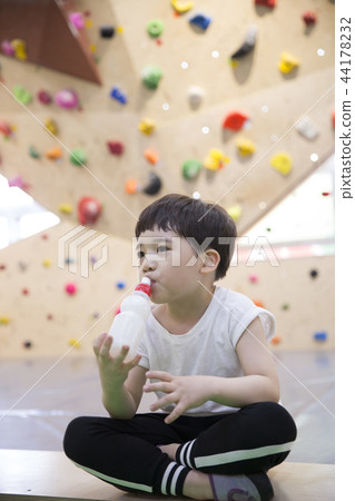 孩子們爬 44178232