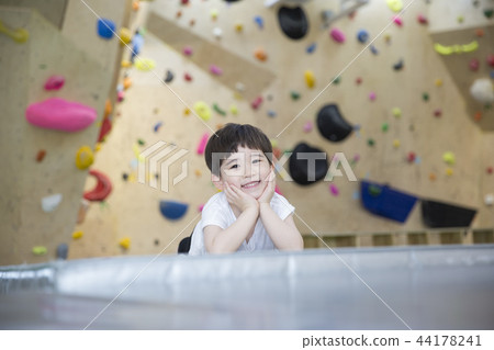 Children Climbing 44178241