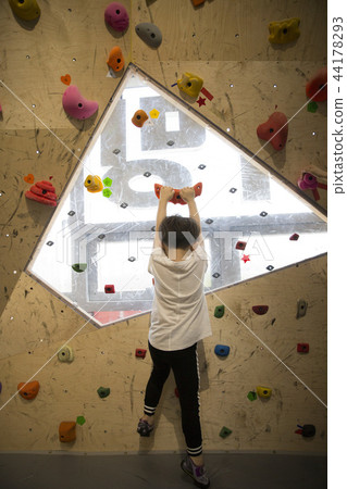 Children Climbing Children Climbing 44178293
