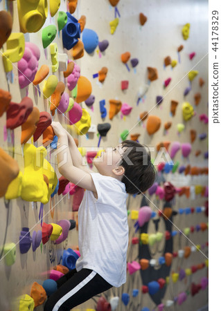 Children Climbing Children Climbing 44178329