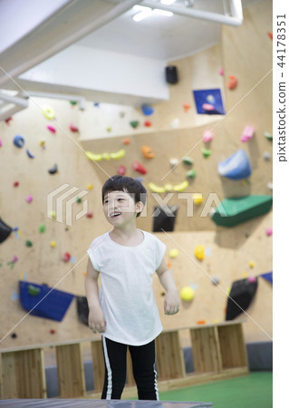 Children Climbing Children Climbing 44178351