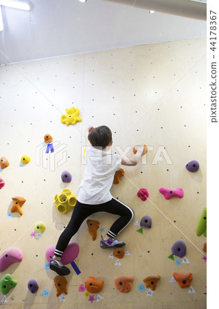 Children Climbing Children Climbing 44178367