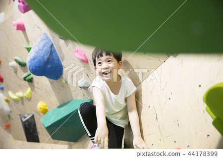 孩子們爬 44178399