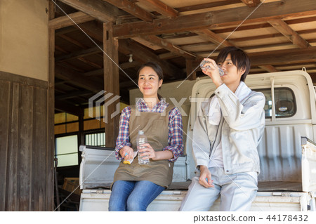 Country life   44178432