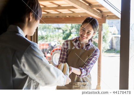 Country life Neighborhood relationship Your hem Country life Neighborhood relationship Your hem 44178478