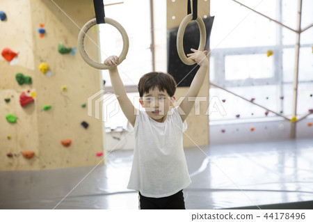 Children Climbing Children Climbing 44178496