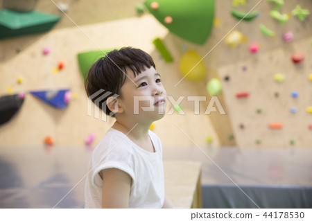 Children Climbing Children Climbing 44178530
