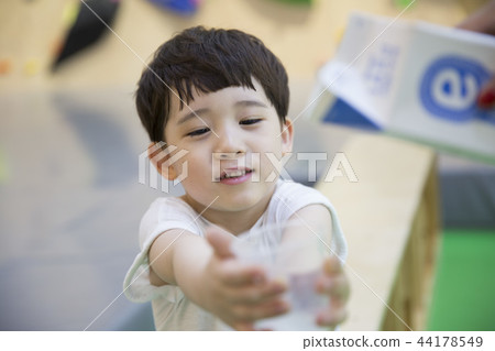 孩子們爬 44178549
