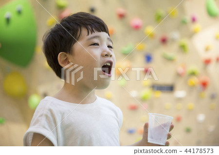 孩子們爬 44178573