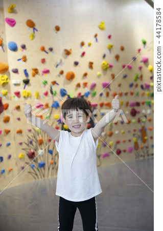 Children Climbing Children Climbing 44178584
