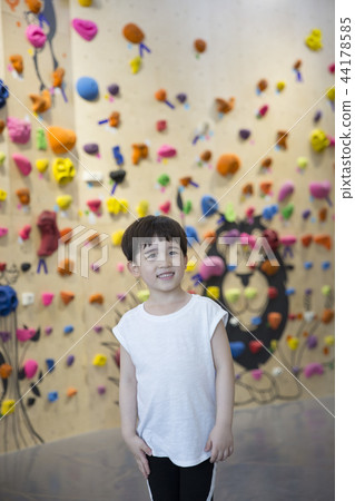 Children Climbing 44178585