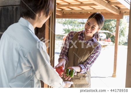 鄉村生活鄰里關係你的下擺 44178938