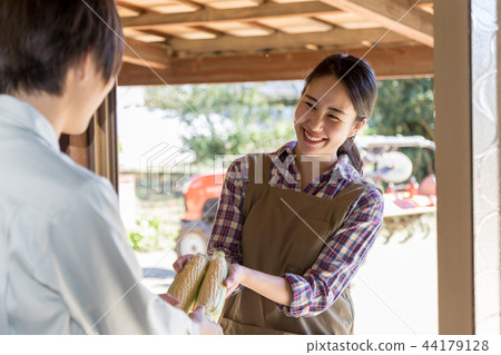 鄉村生活鄰里關係你的下擺 44179128