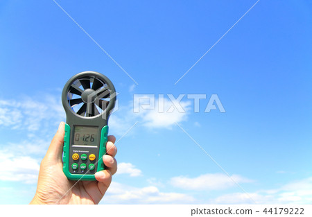 數字風速計在無人機飛行前檢查風速 44179222