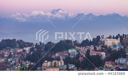 Ridge of Kanchendzhonga early in the morning 44183989