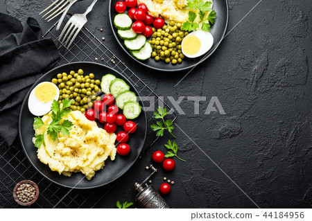 Mashed potato with green peas, eggs and vegetables 44184956