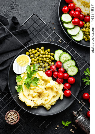Mashed potato with green peas, eggs and vegetables 44184957