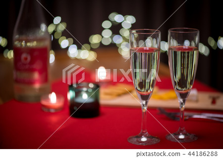 Champagne Christmas Dinner Sparkling Wine Liquor Champagne Christmas Dinner Sparkling Wine Liquor 44186288