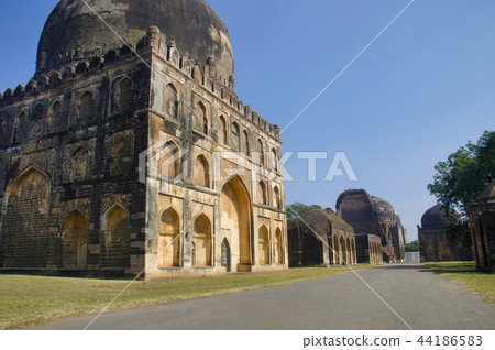 The tomb of Mahmud Shah Bahmani, Ashtur, Karnataka 44186583