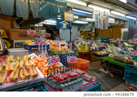 Fruit stand 44186679