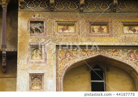 Entrance of Datia Palace, Datia, Madhya Pradesh Entrance of Datia Palace, Datia, Madhya Pradesh 44187778