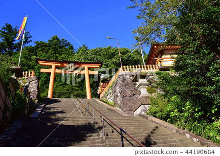 Kumano Nachi Taisha Nino Torii & approached stone steps (Wakayama Prefecture Higashi-Gun-gun Nachi Katsuura-cho) Kumano Nachi Taisha Nino Torii & approached stone steps (Wakayama Prefecture Higashi-Gun-gun Nachi Katsuura-cho) 44190684
