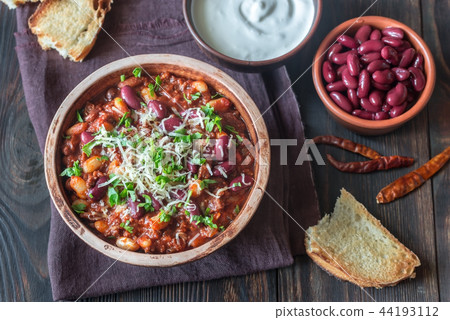 Bowl of chili con carne 44193112